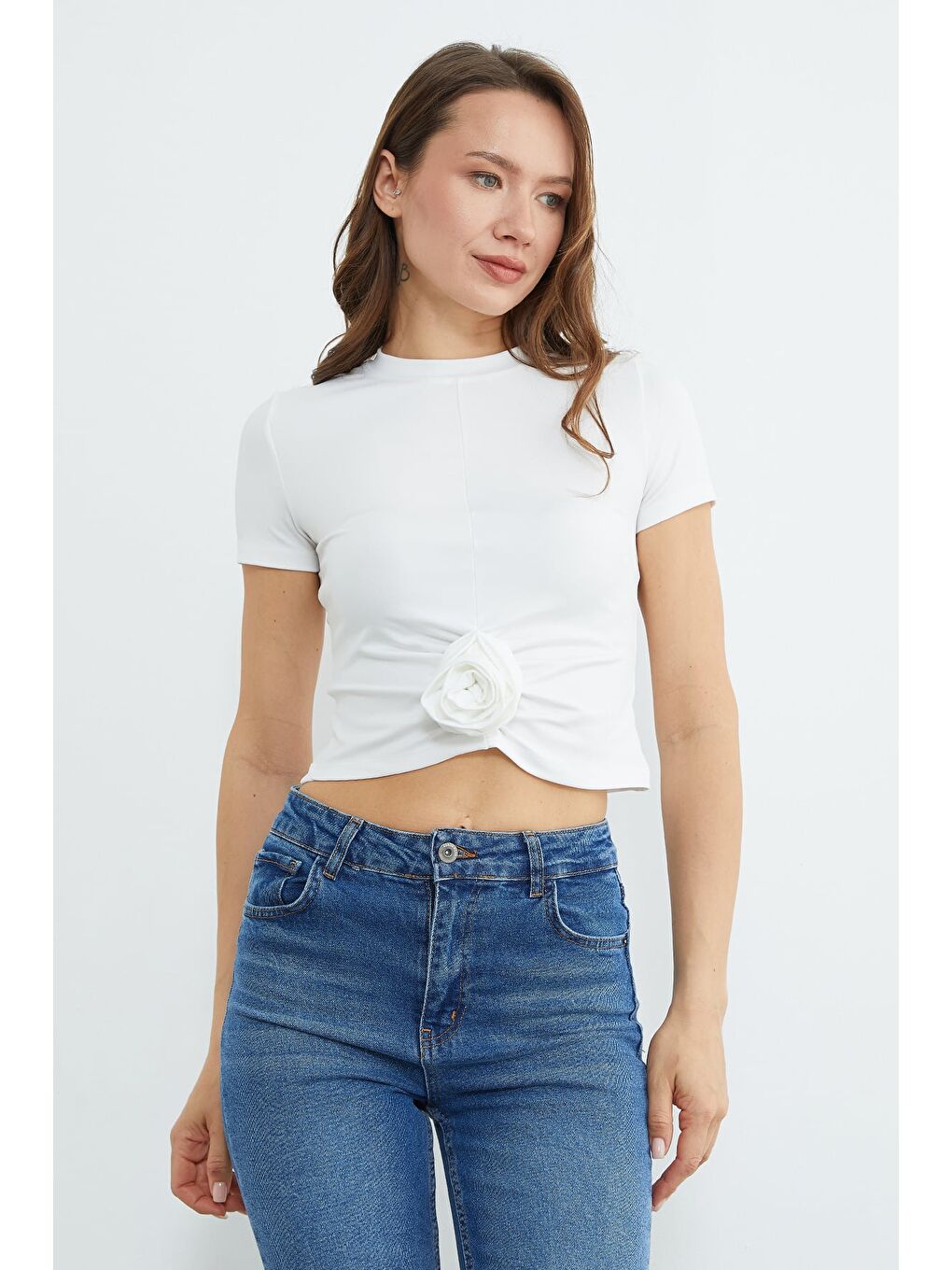 Beyaz Gül Aksesuarlı Bisiklet Yaka Bluz-2