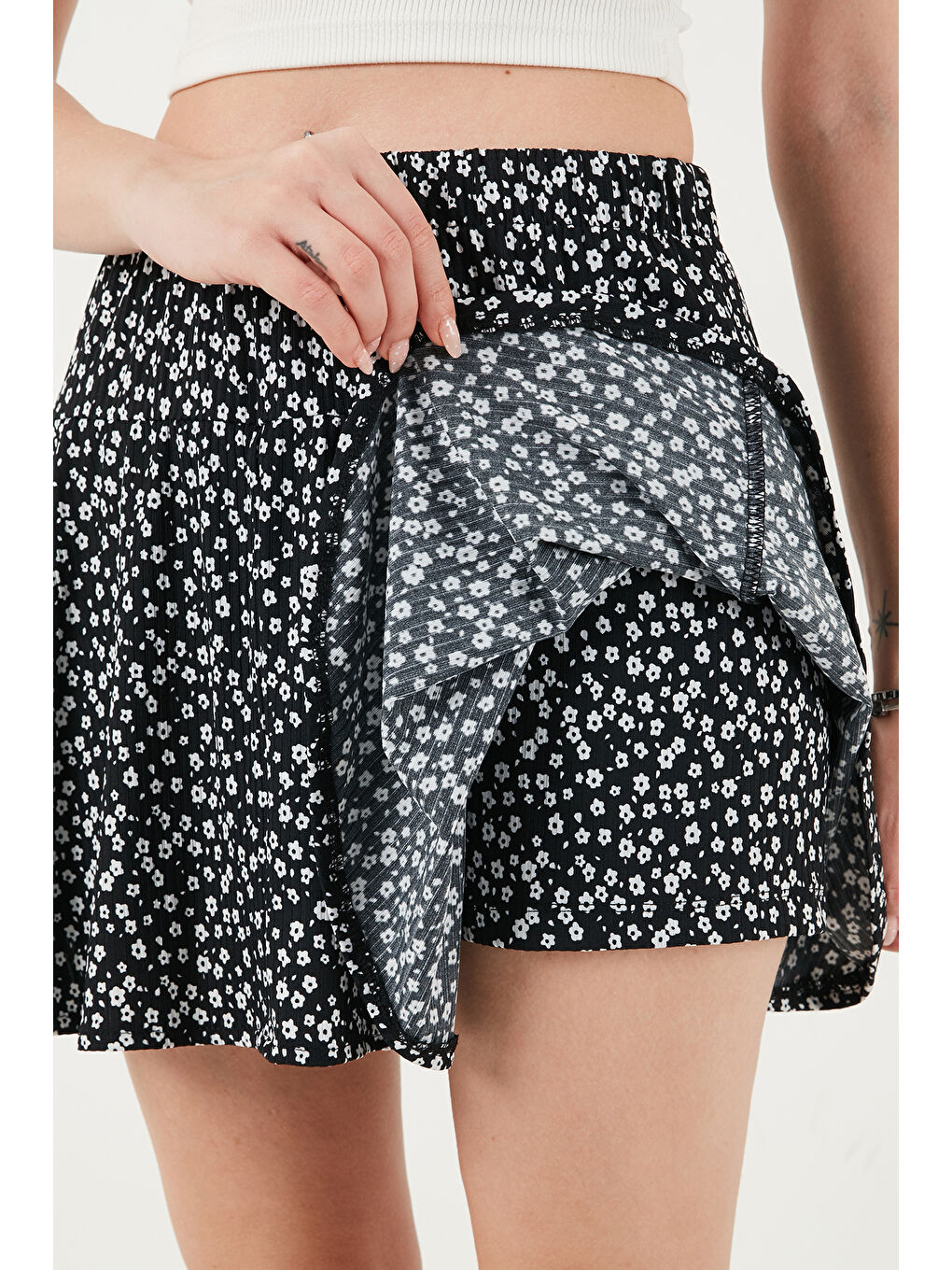 Siyah Beli Lastikli Mini Şort Kadın Etek 5864024-5