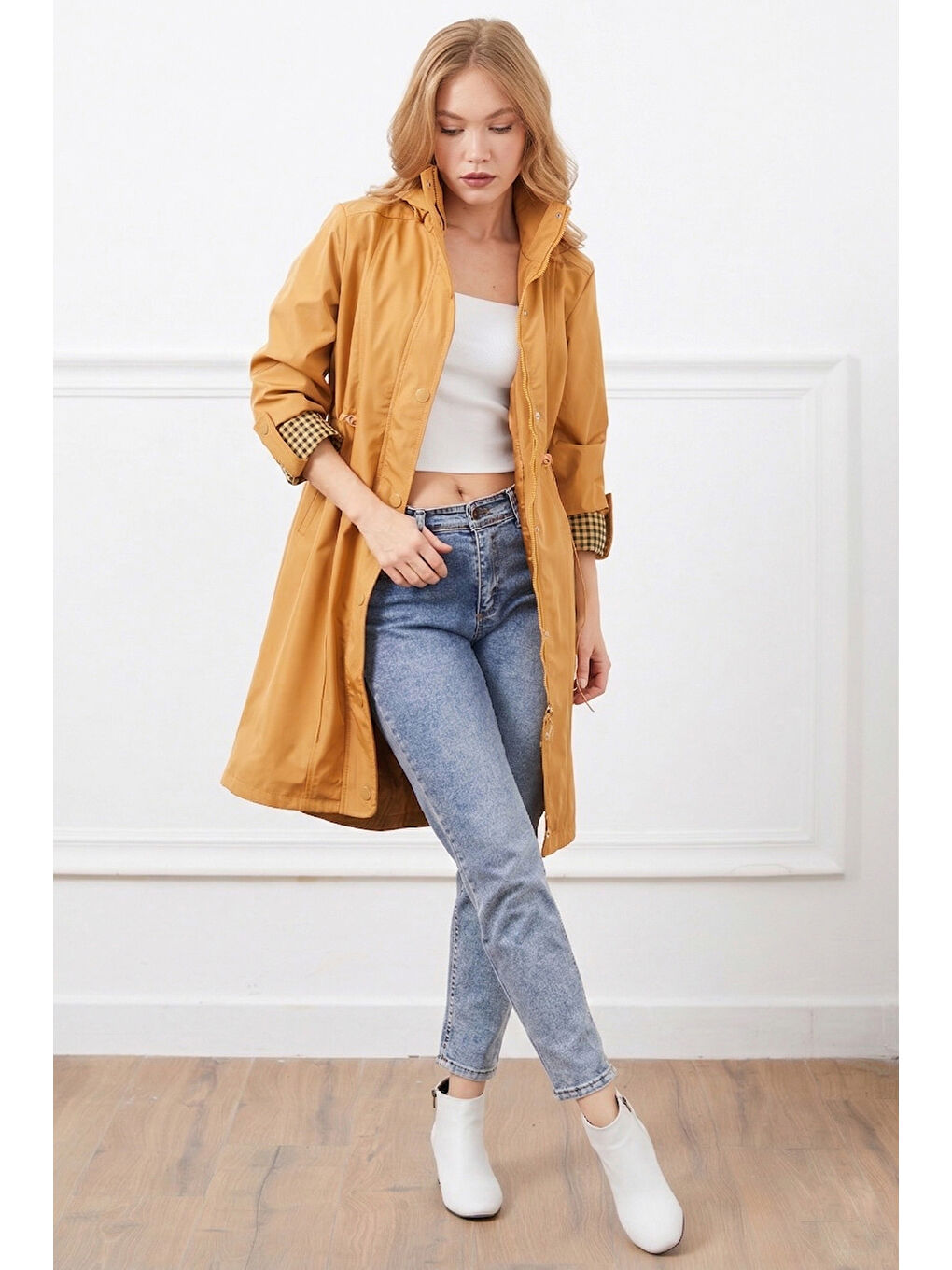 Sarı Kolu Katlamalı Kapüşonlu Beli Bağlamalı Trençkot-1