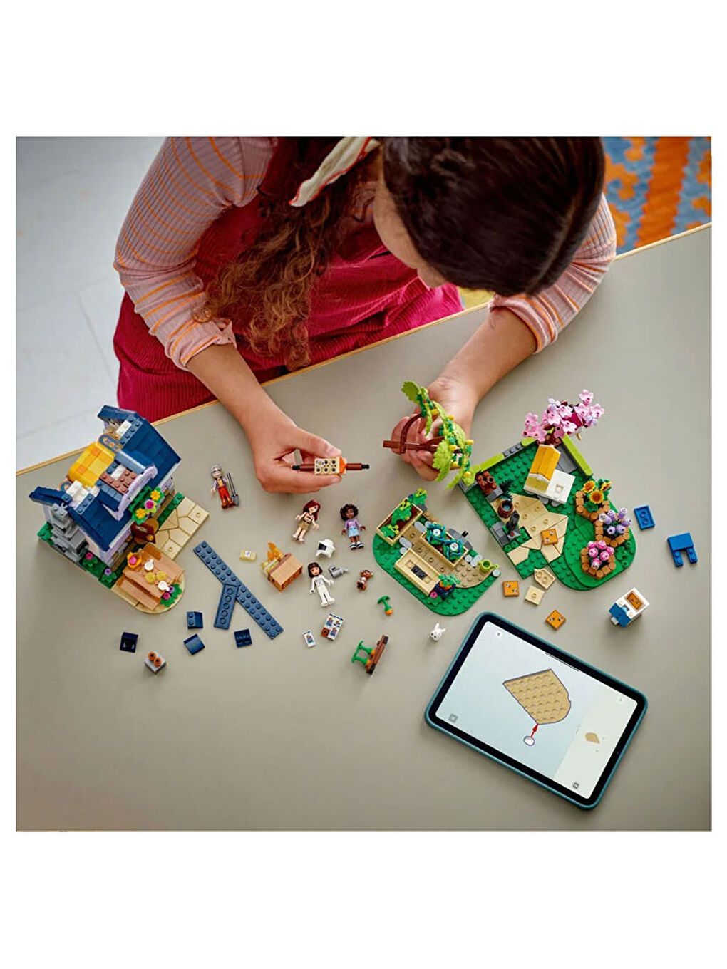 Friends Arıcıların Evi ve Çiçek Bahçesi 42669-1