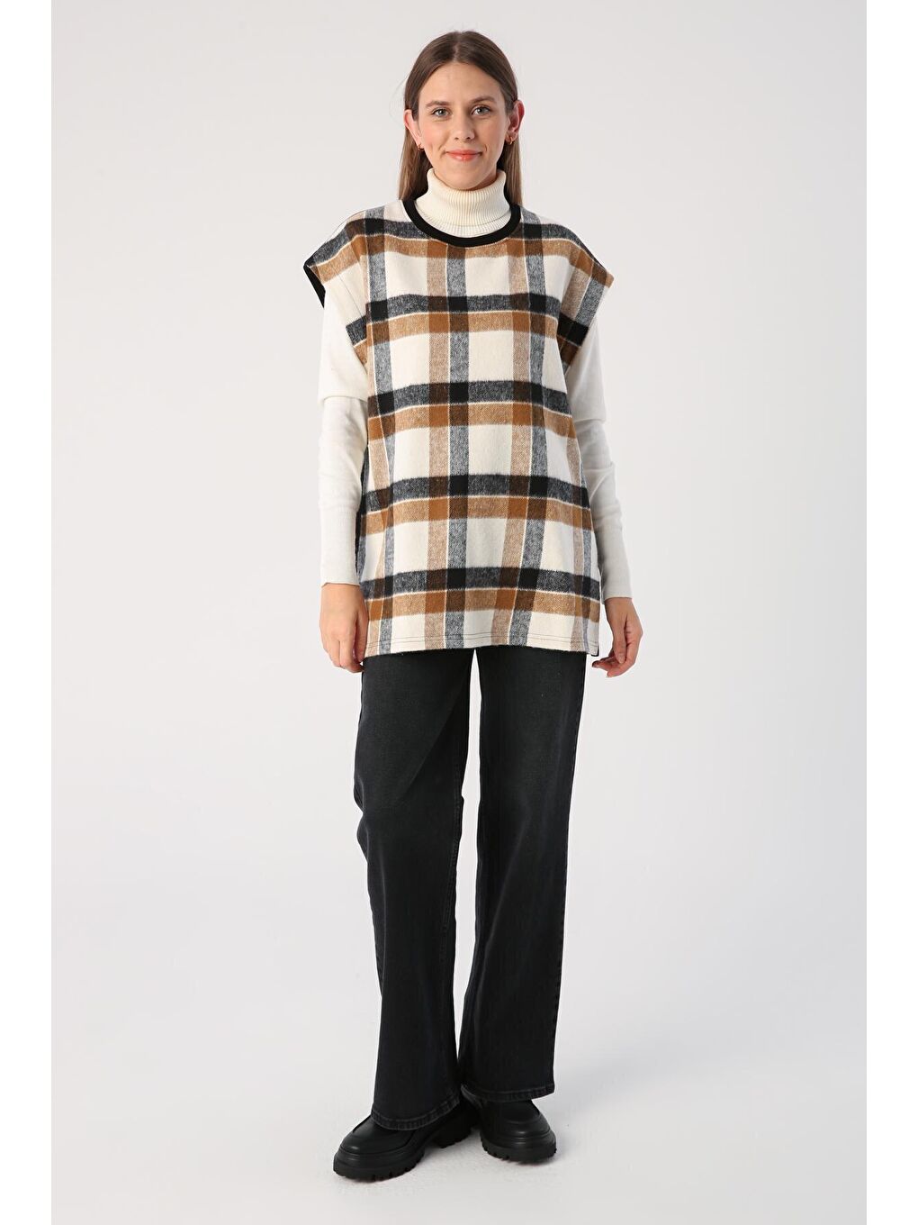 Sarı Ekru-Hardal Oversize Ekose Desenli Yırtmaçlı Süveter-3