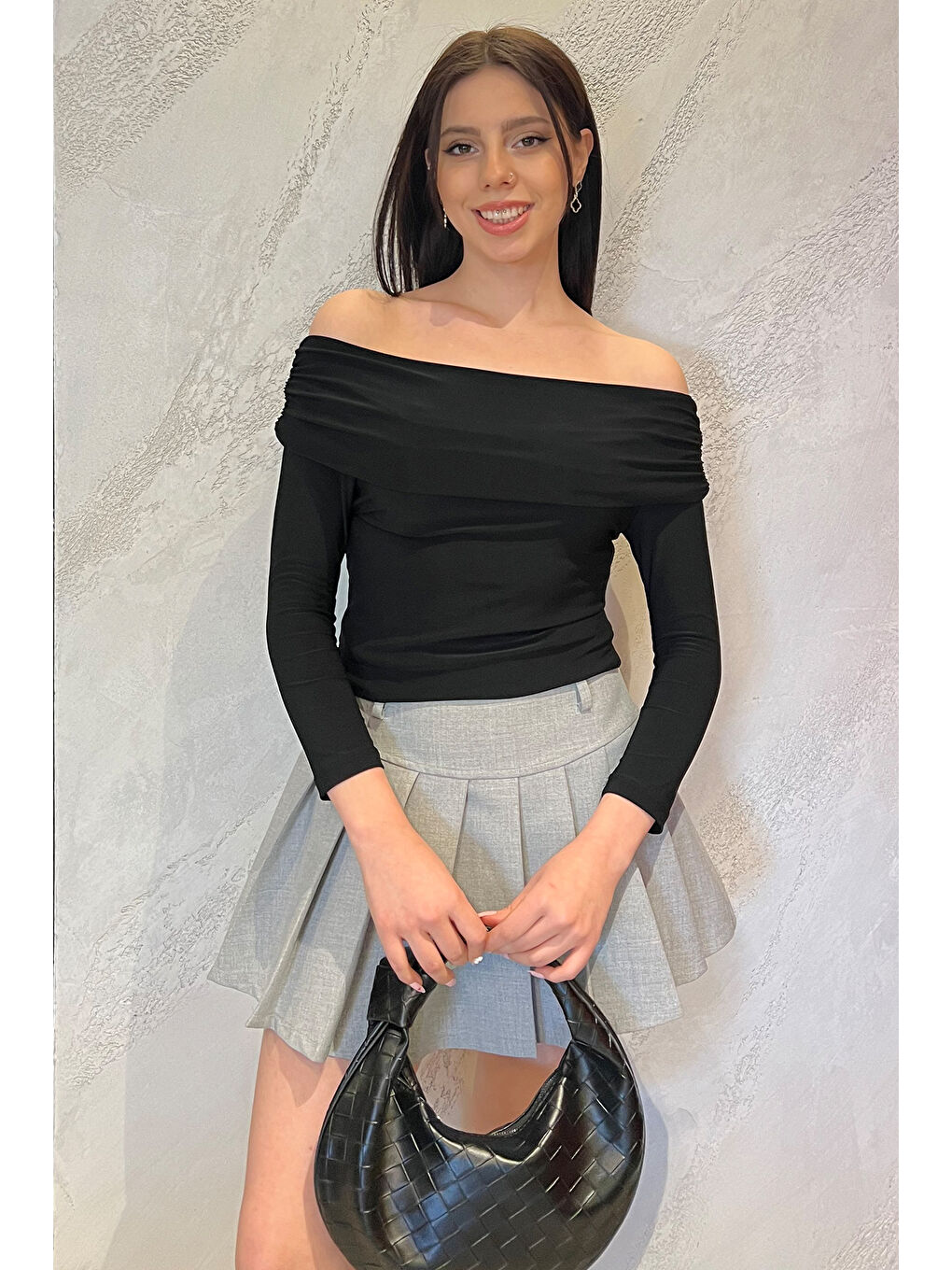 Siyah Madonna Yaka Drapeli Kadın Bluz