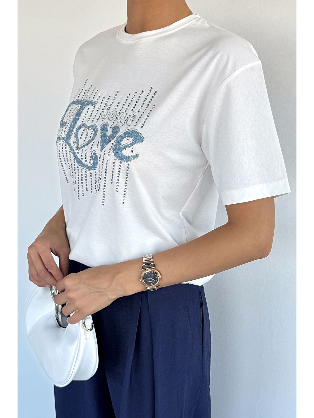 Beyaz Kadın Love Aplikeli Tişört-4