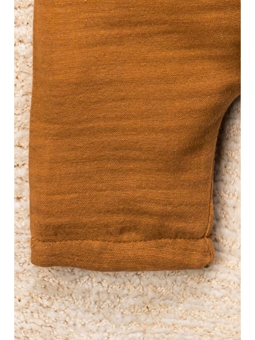 Kahverengi Organik Pamuk Tahta Düğmeli Müslin Cepli Tulum-4