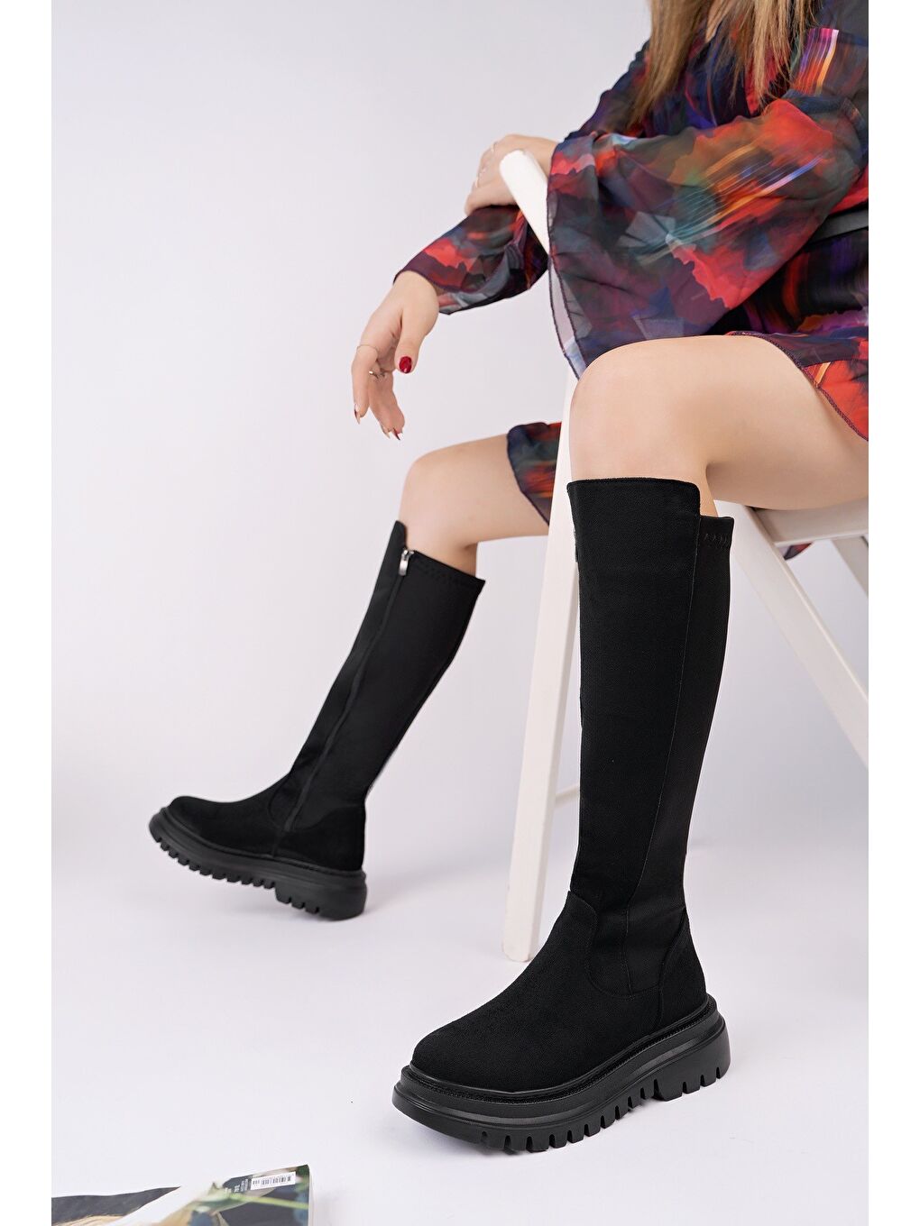 Siyah DİASA Süet Kalın Taban Streç Detaylı Fermuarlı Kadın Çizme