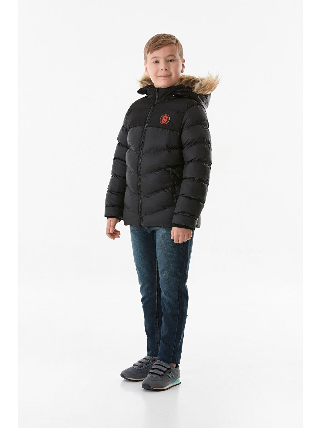 Siyah Armalı Cebi Fermuarlı Kapüşonlu Erkek Çocuk Mont-4