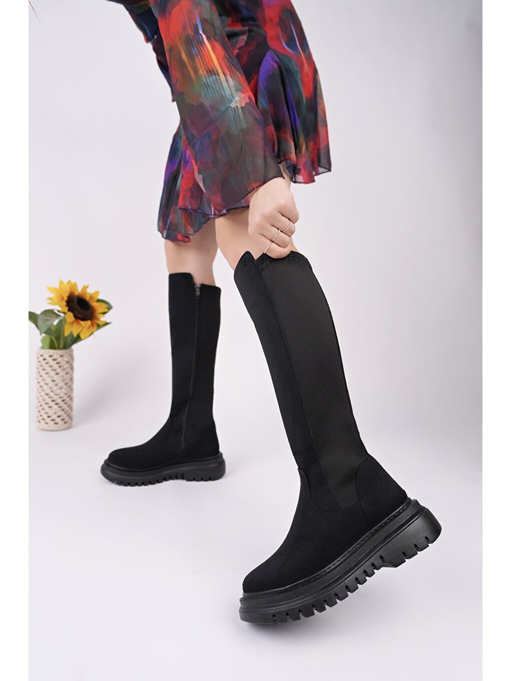 Siyah DİASA Süet Kalın Taban Streç Detaylı Fermuarlı Kadın Çizme-2