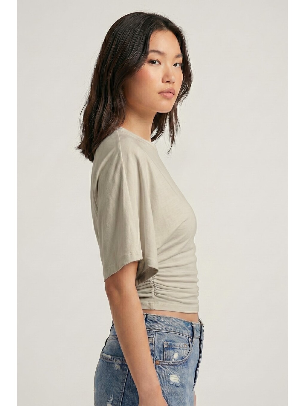 Bej Taş Bisiklet Yaka Beli Büzgülü Yarasa Kollu Crop Bluz-4