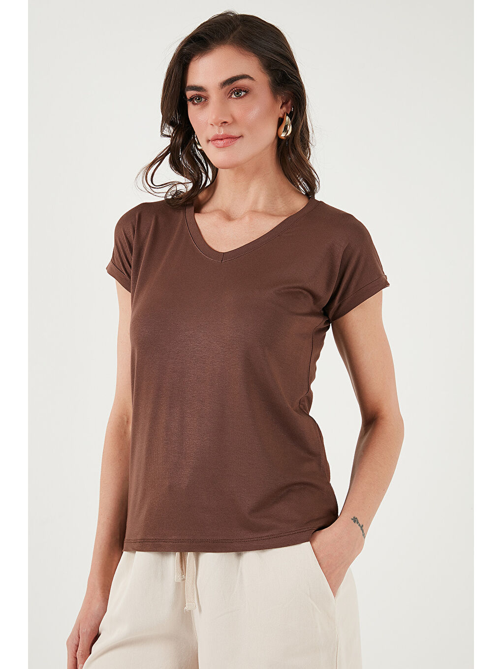 Kahverengi V Yaka Relaxed Fit Yırtmaç Detaylı 2'li Paket Bluz 5862000S2-2