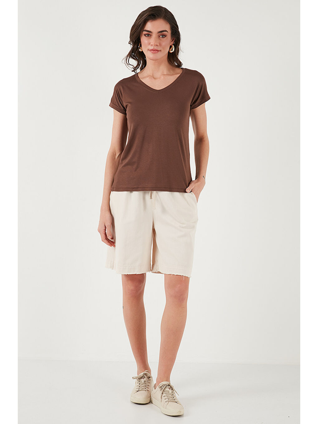 Kahverengi V Yaka Relaxed Fit Yırtmaç Detaylı 2'li Paket Bluz 5862000S2-4