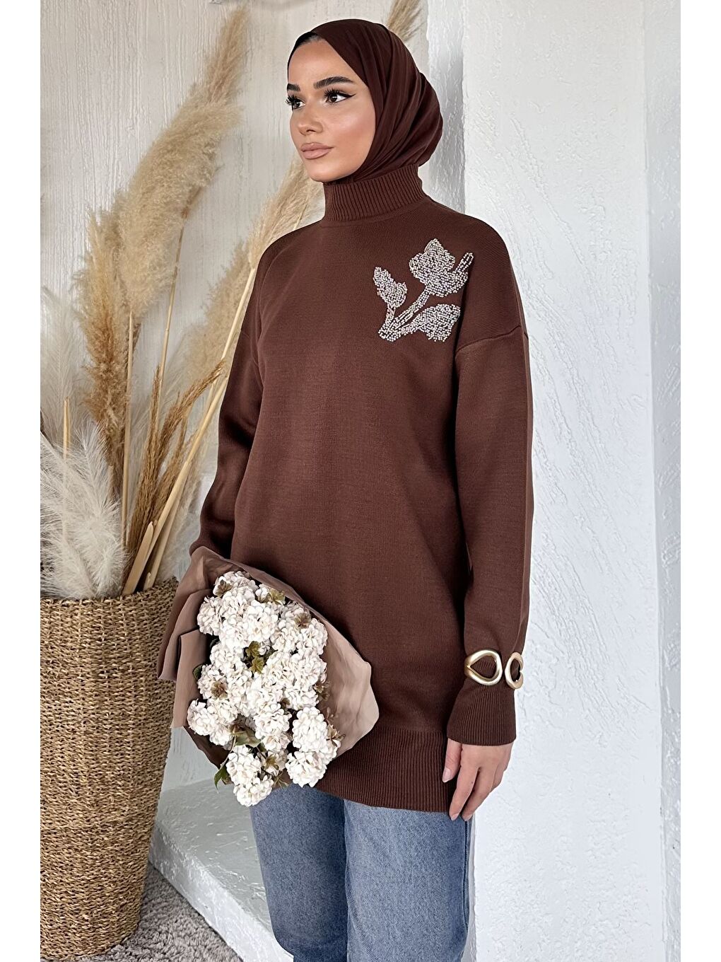 Kahverengi Gülseli Taş İşlemeli Tesettür Triko Tunik-3