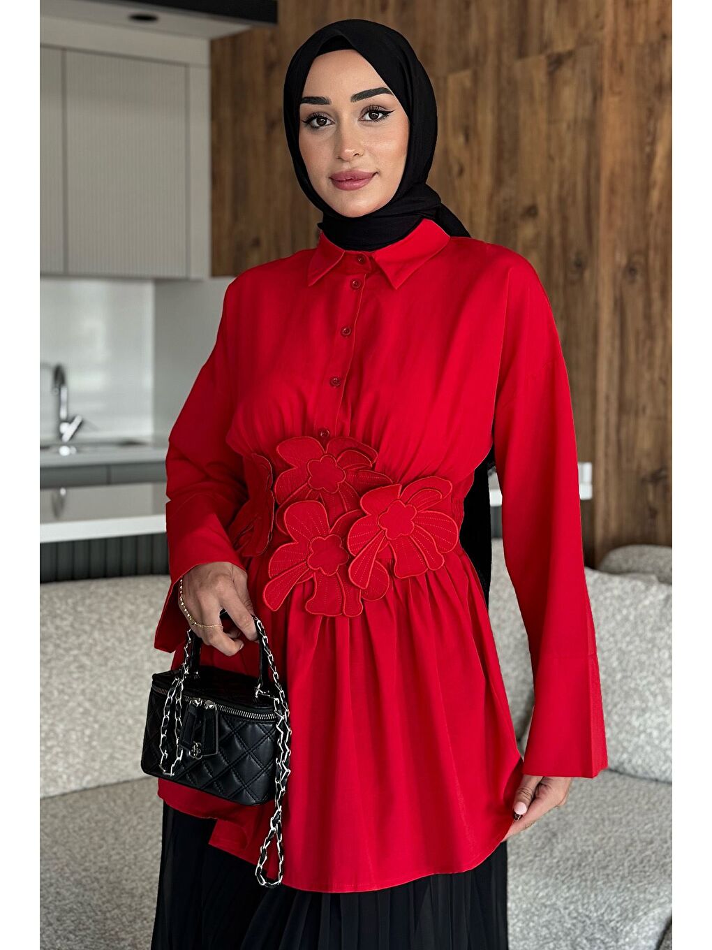 Kırmızı Gömlek Yaka Papatya Aplikeli Bel Lastikli Tesettür Tunik-3
