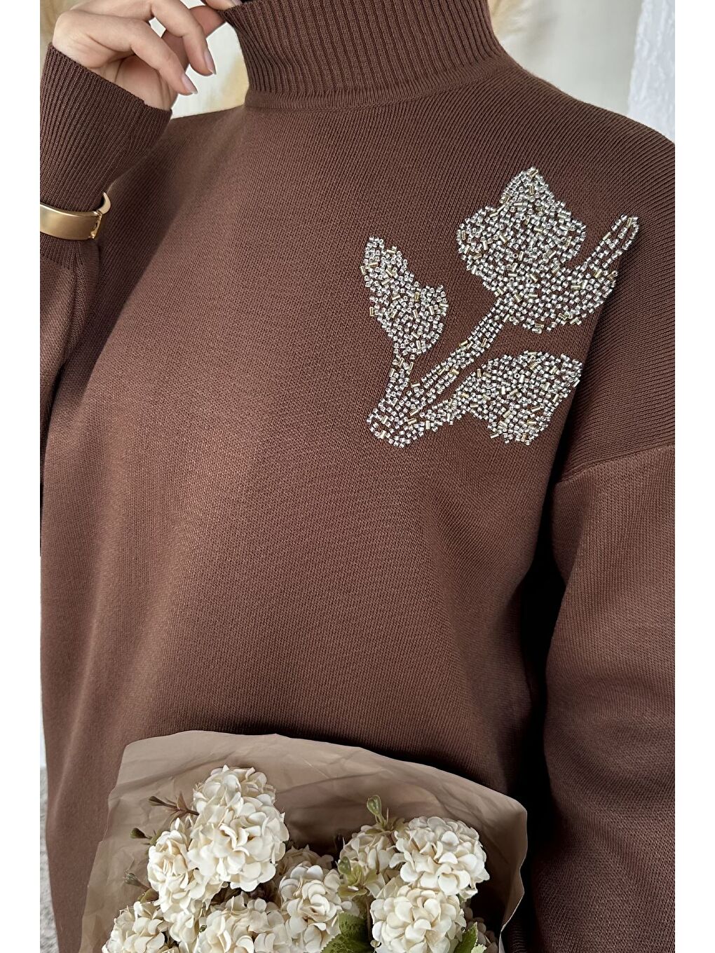 Kahverengi Gülseli Taş İşlemeli Tesettür Triko Tunik-4