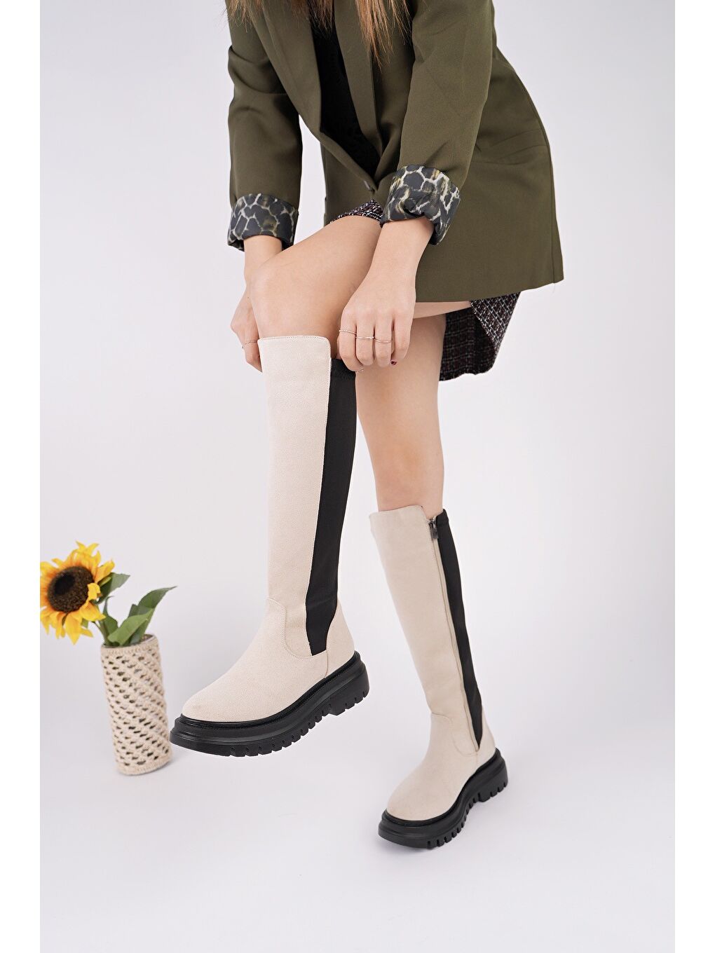 Bej DİASA Süet Kalın Taban Streç Detaylı Fermuarlı Kadın Çizme-3