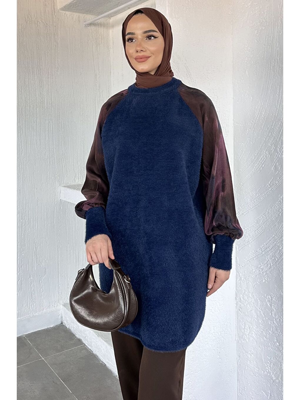 Lacivert Gülseli Kol Desenli İpek Kübra Kumaş Tesettür Triko Tunik-1