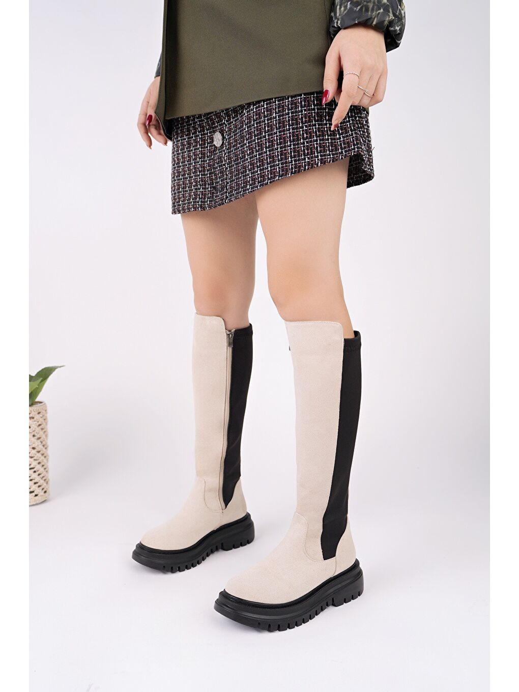 Bej DİASA Süet Kalın Taban Streç Detaylı Fermuarlı Kadın Çizme-5