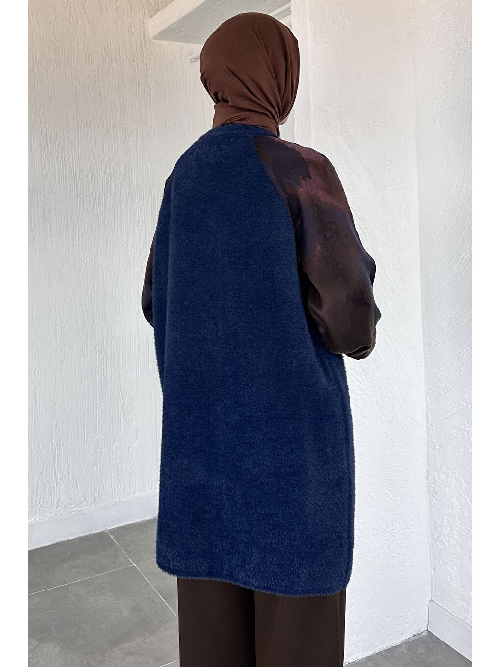 Lacivert Gülseli Kol Desenli İpek Kübra Kumaş Tesettür Triko Tunik-4