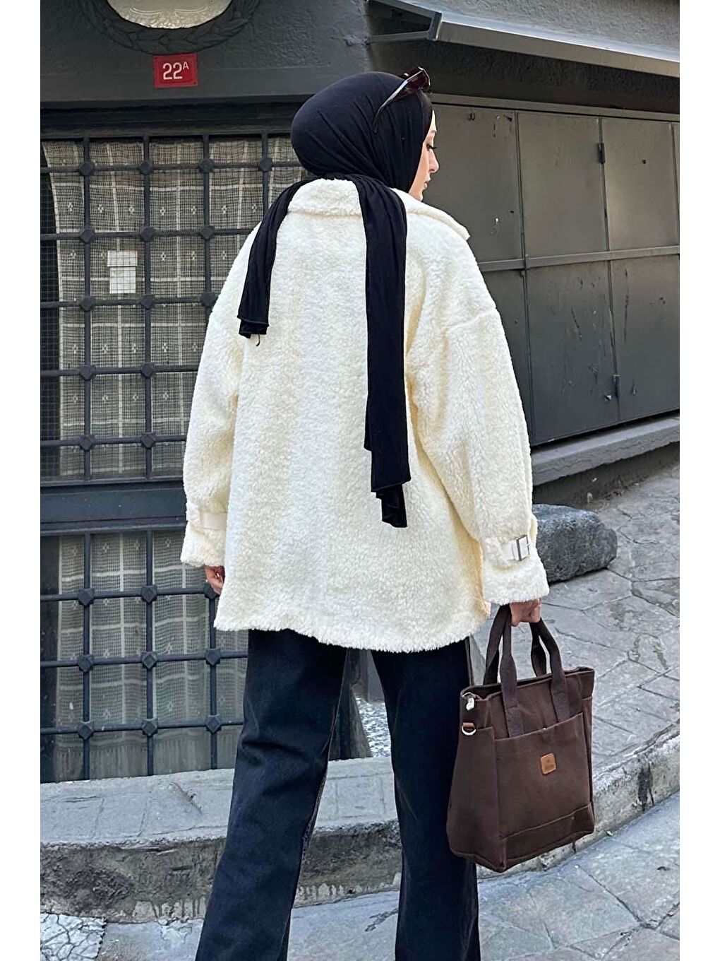 Ekru Kol Detaylı Fermuarlı Teddy Mont Krem-3