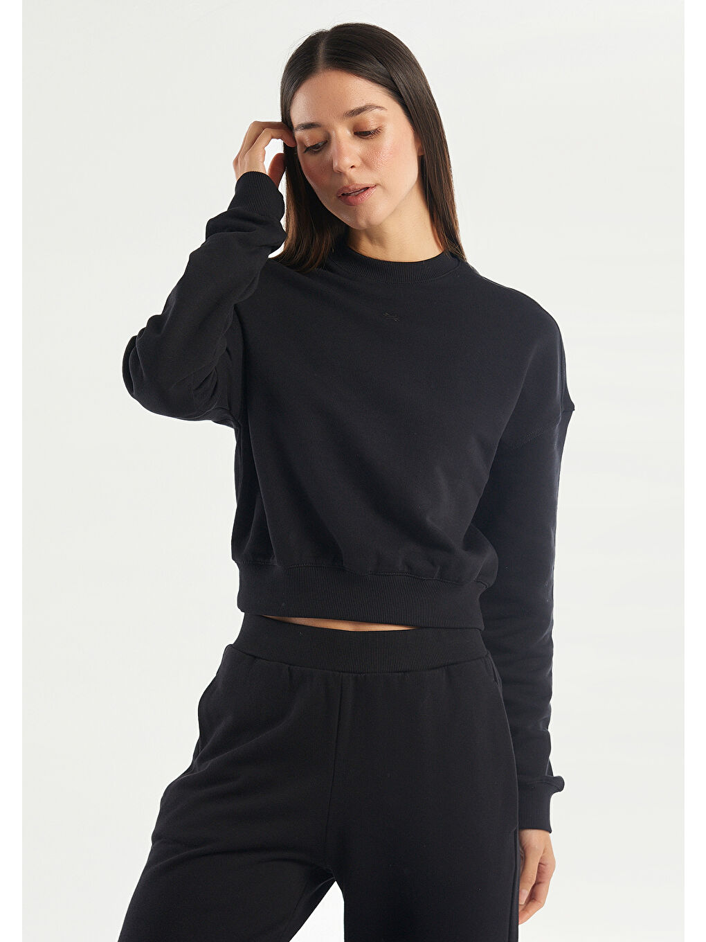 Kadın Siyah %100 Pamuk Rahat Kalıp Logolu Sweatshirt-1