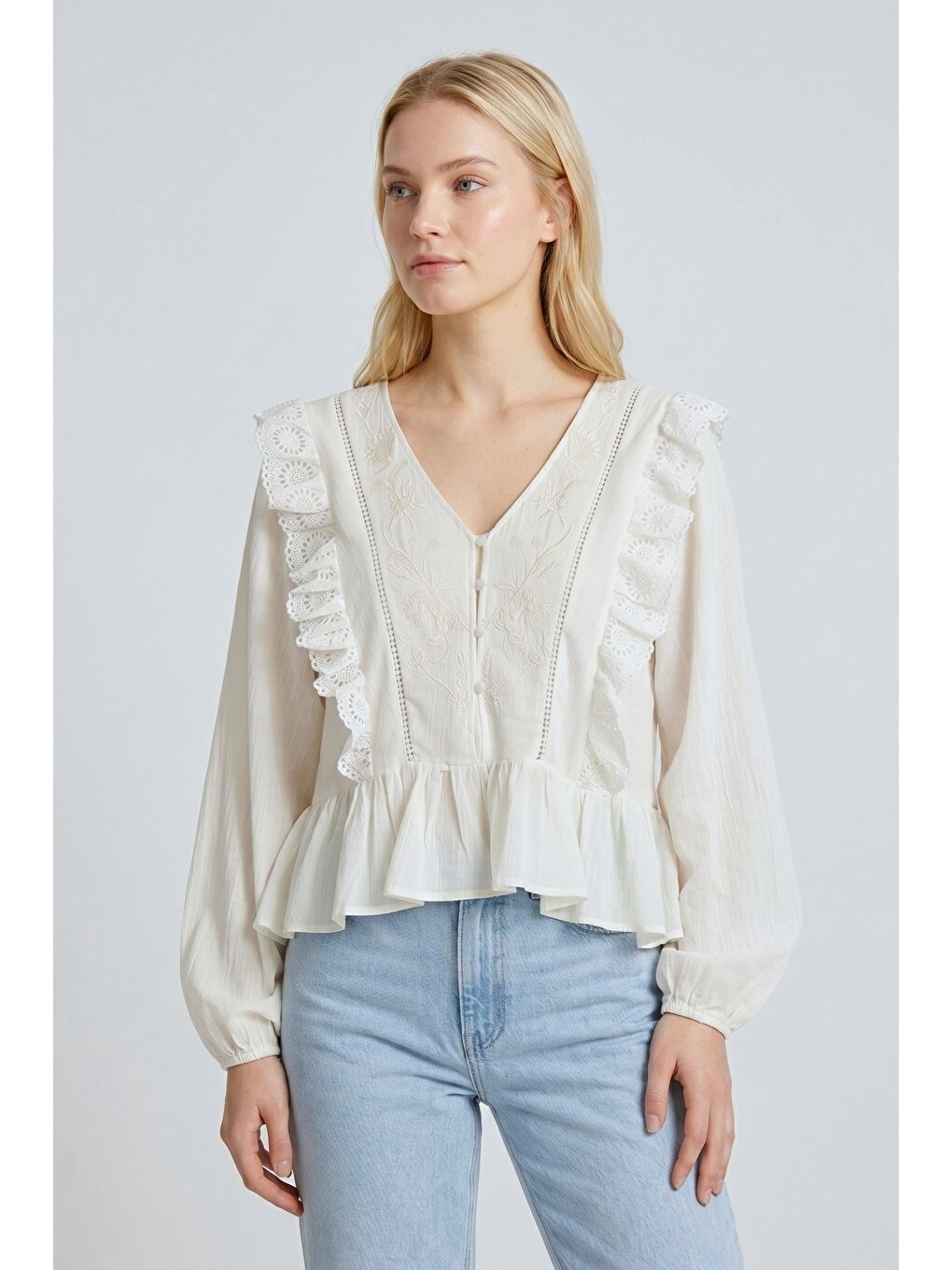 Ekru V Yaka Düğme Detaylı Dantel Şeritli Peplum Bluz-3