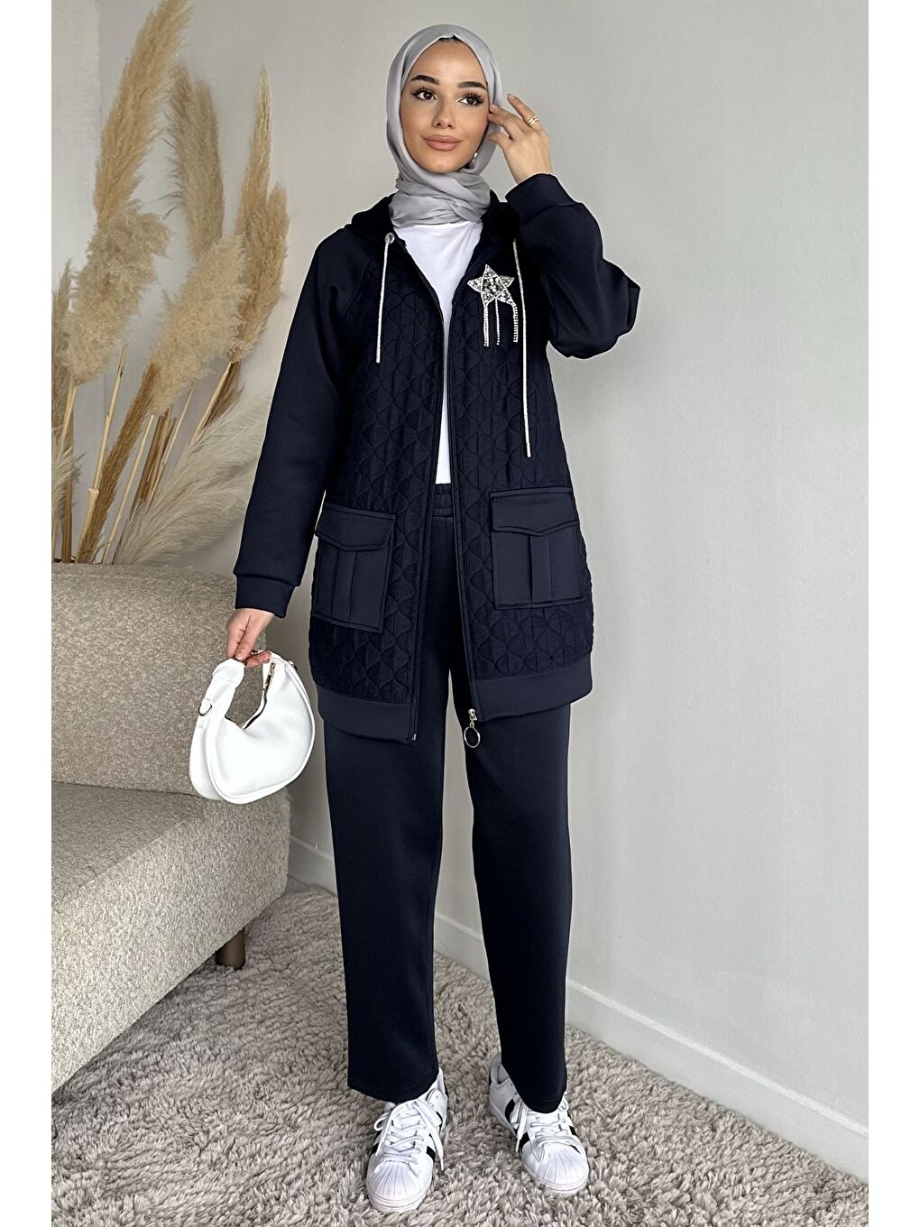 Lacivert Kapitoneli Broş Detaylı Kapüşonlu Tesettür Tunik Bel Lastikli Pantolon İkili Takım-1