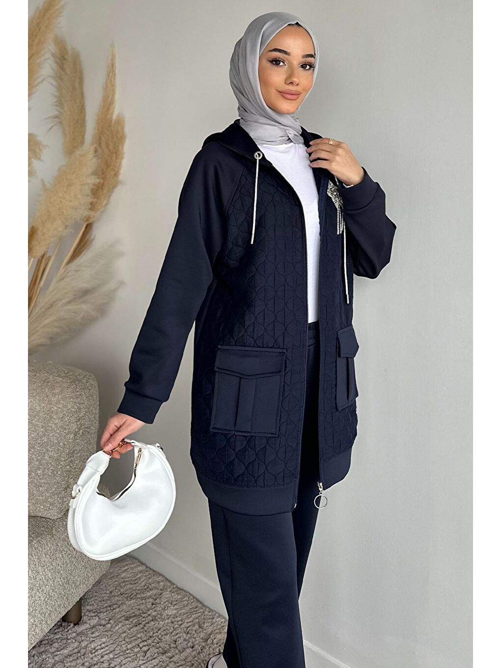 Lacivert Kapitoneli Broş Detaylı Kapüşonlu Tesettür Tunik Bel Lastikli Pantolon İkili Takım-2