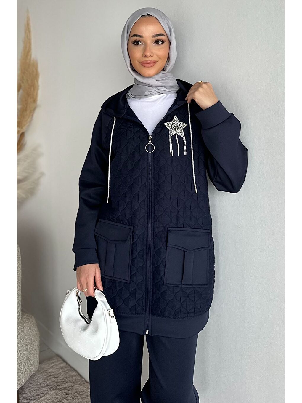 Lacivert Kapitoneli Broş Detaylı Kapüşonlu Tesettür Tunik Bel Lastikli Pantolon İkili Takım-5