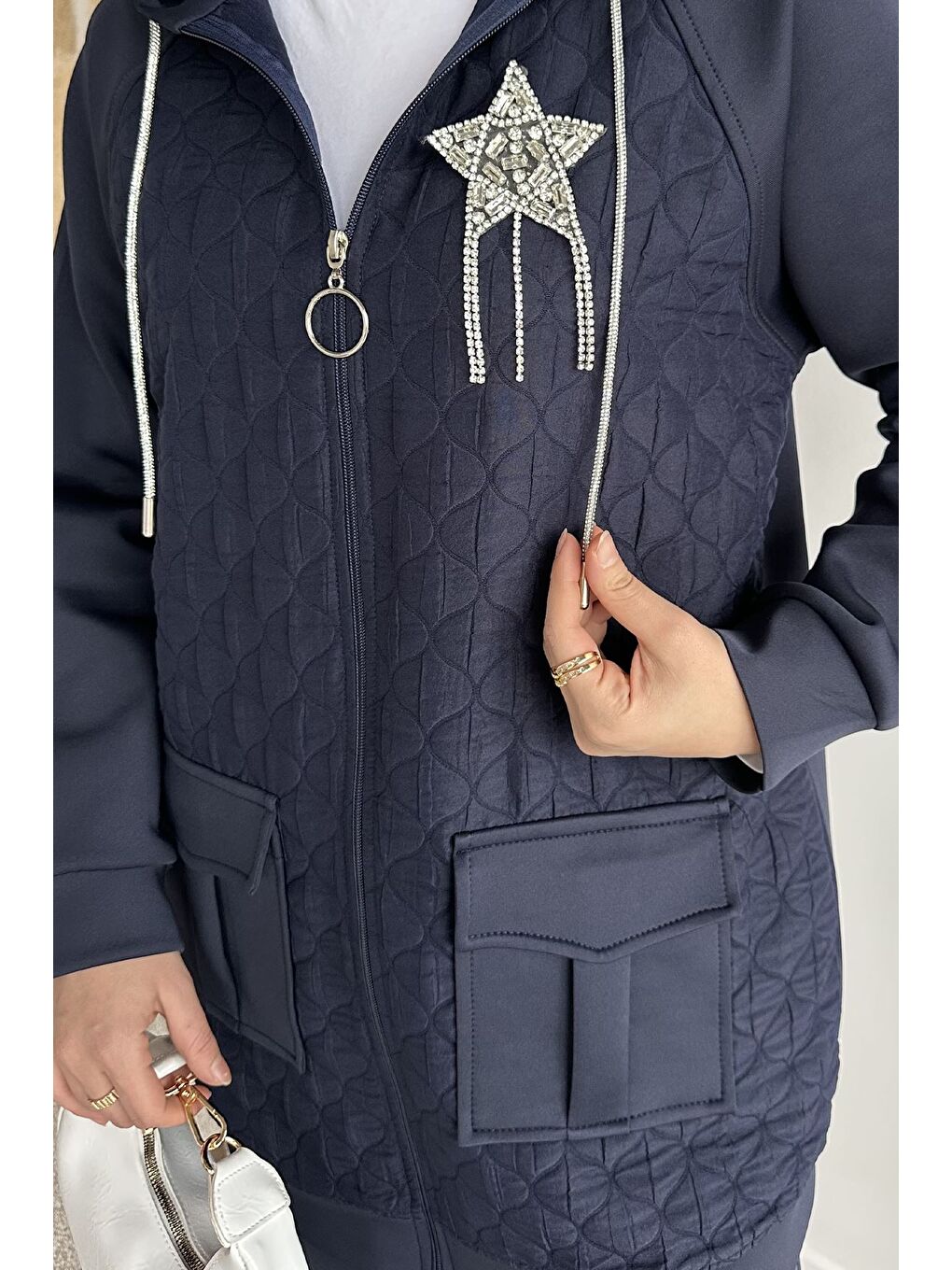 Lacivert Kapitoneli Broş Detaylı Kapüşonlu Tesettür Tunik Bel Lastikli Pantolon İkili Takım-7