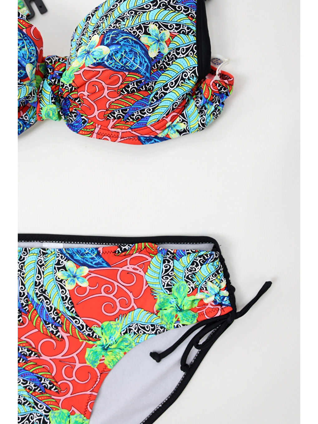 Kadın Siyah Çok Renkli Yüksek Bel Toparlayıcı Bikini Takım HZL24S-LC7015-1