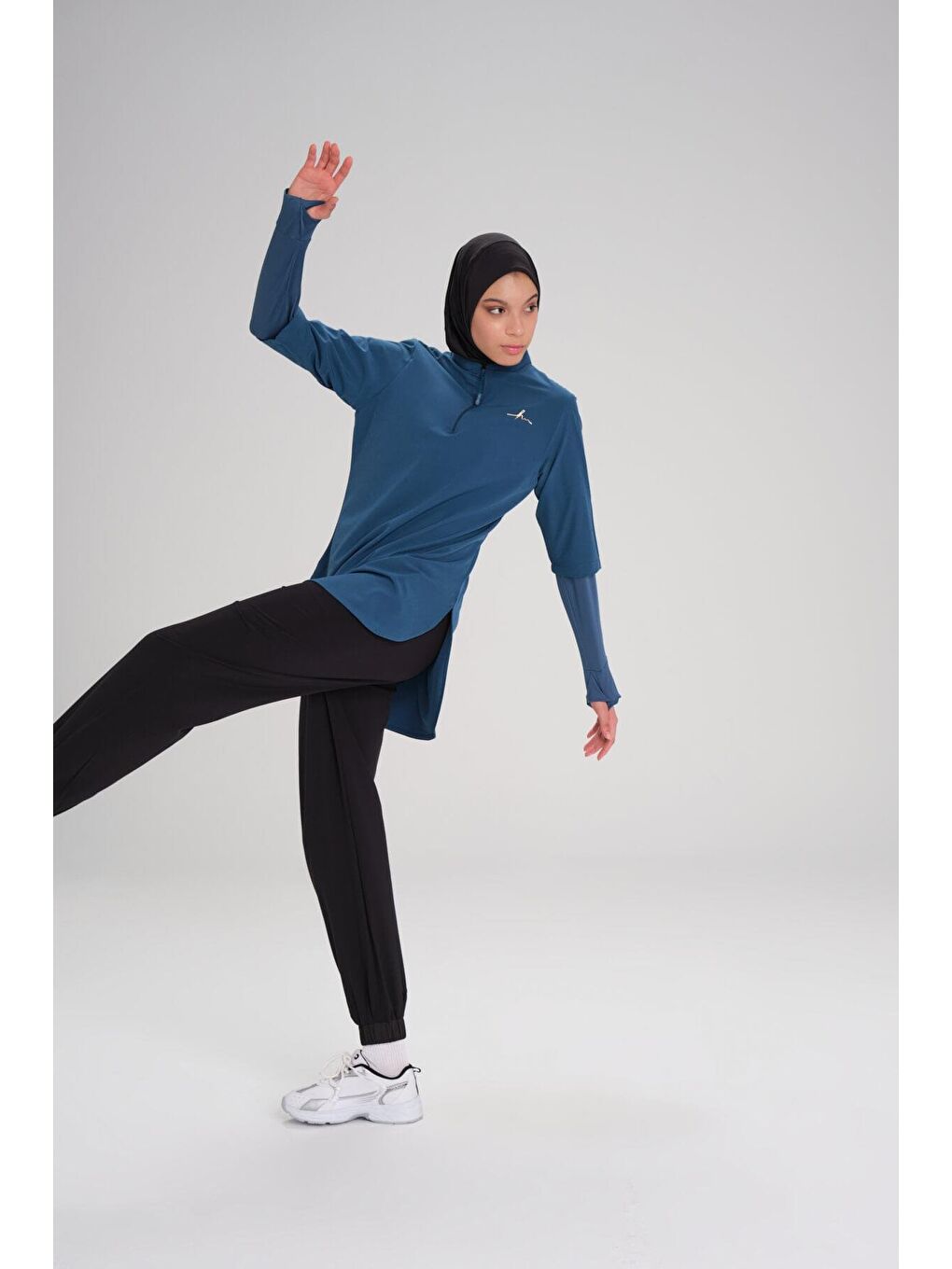 Petrol Active Uzun Kollu Yakası Fermuarlı Mavi Tesettür Antrenman Tişörtü Act-9-5
