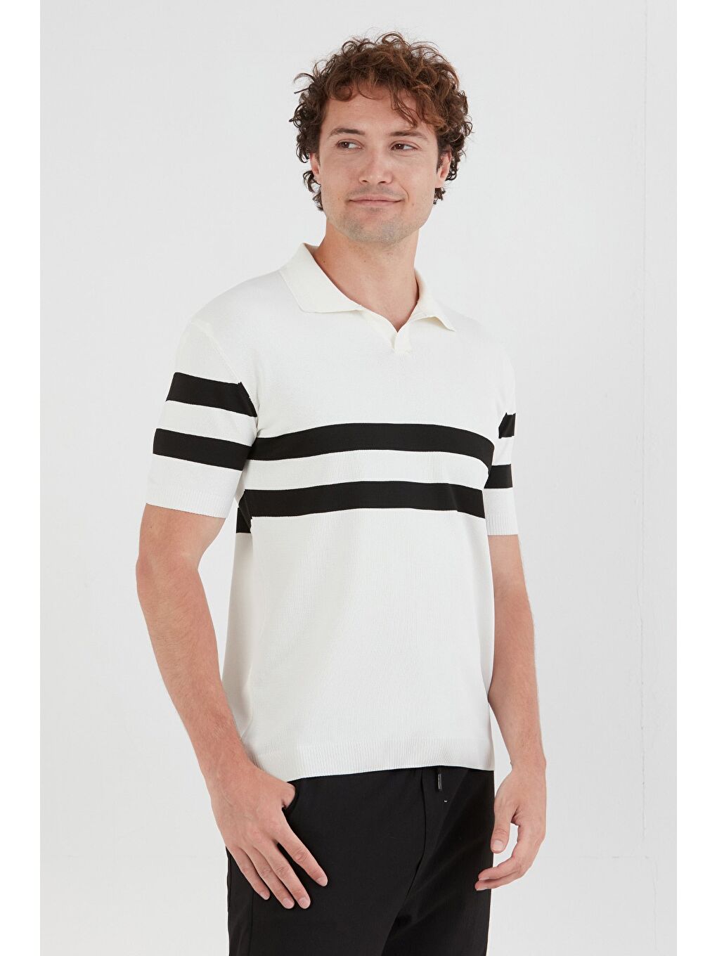 Beyaz Polo Yaka Çizgili Triko Tişört-1