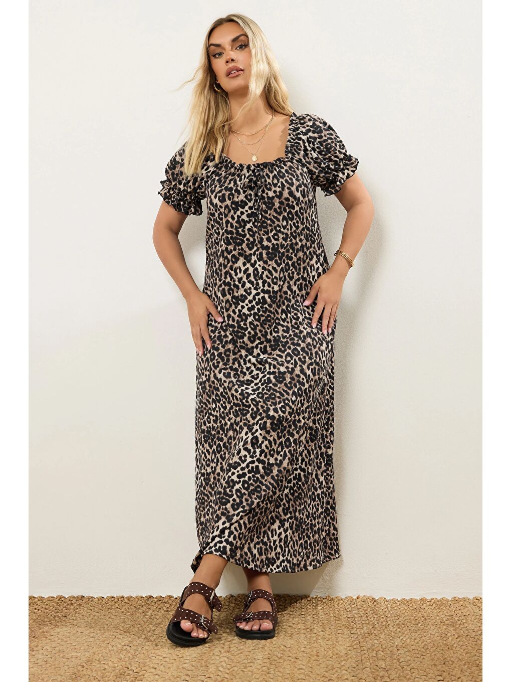 Kahverengi Büyük Beden Kısa Kollu Leopar Desenli Yakası Büzgülü Maxi Elbise 270296-1