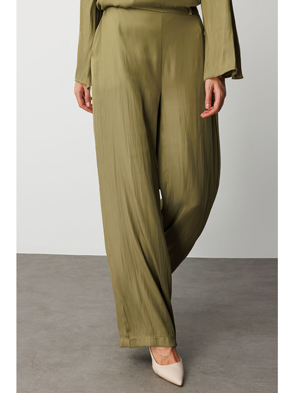 Haki Geniş Paçalı Saten Yeşil Pantolon-2