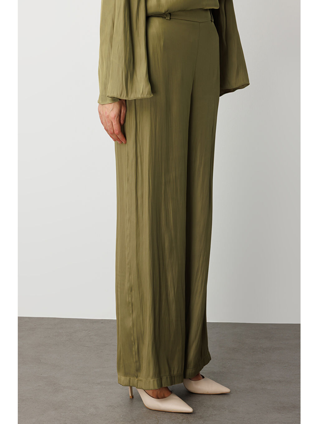 Haki Geniş Paçalı Saten Yeşil Pantolon-3