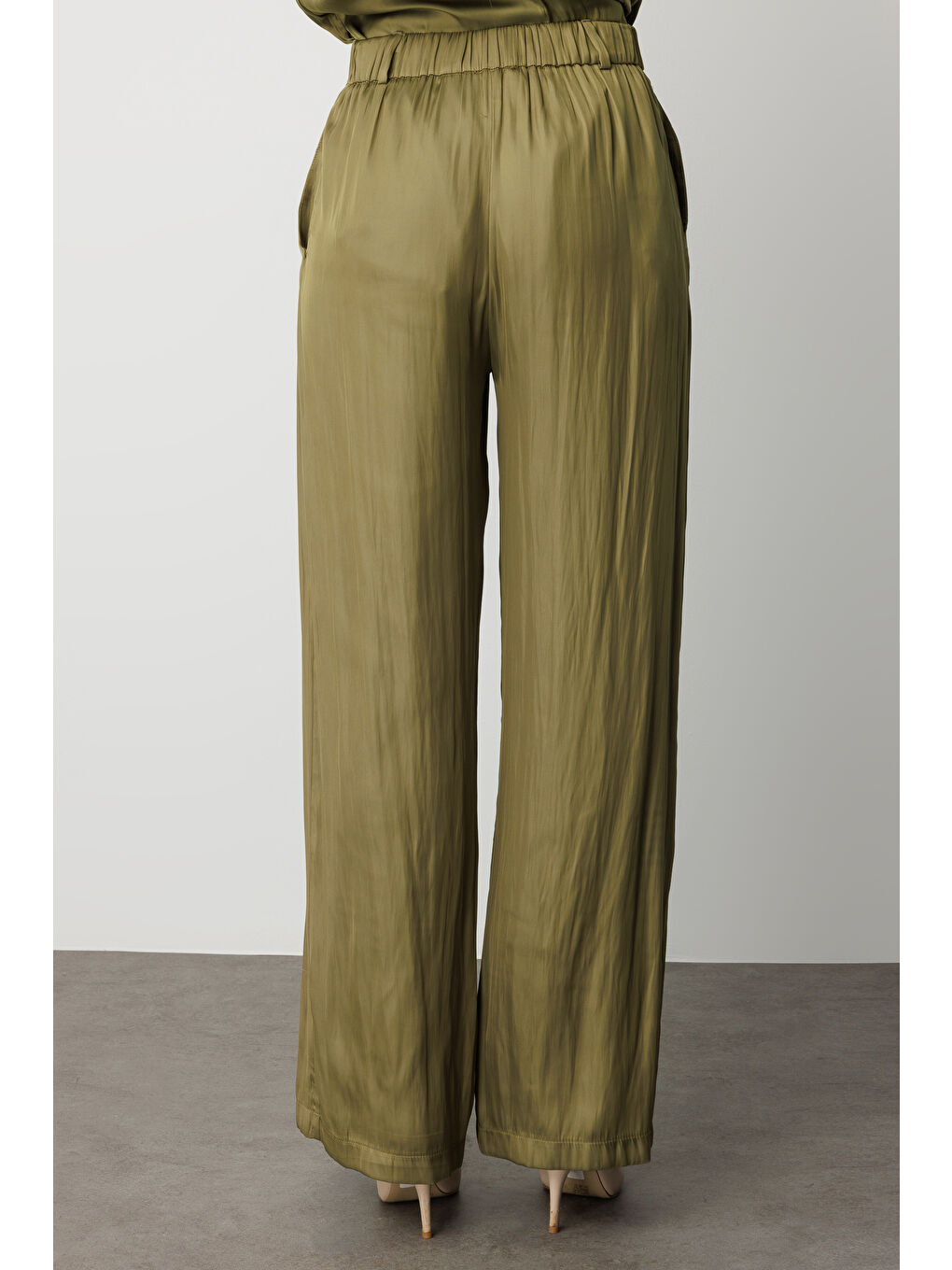 Haki Geniş Paçalı Saten Yeşil Pantolon-5