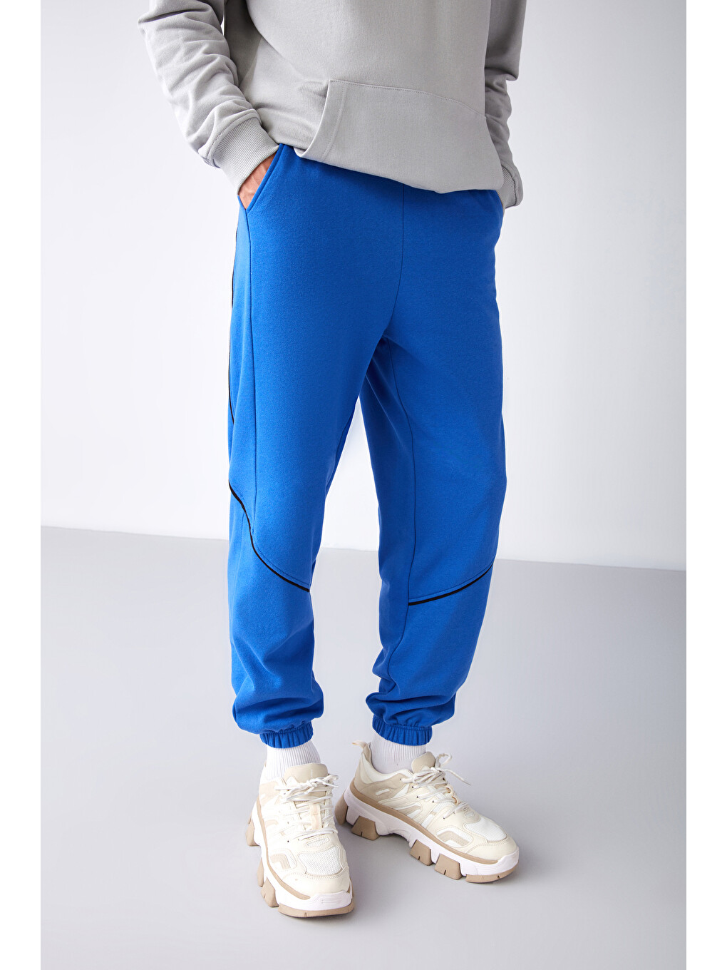 Mavi Erkek Regular Fit Dekoratif Şeritli Paçası Lastikli Saks Eşofman Altı-3