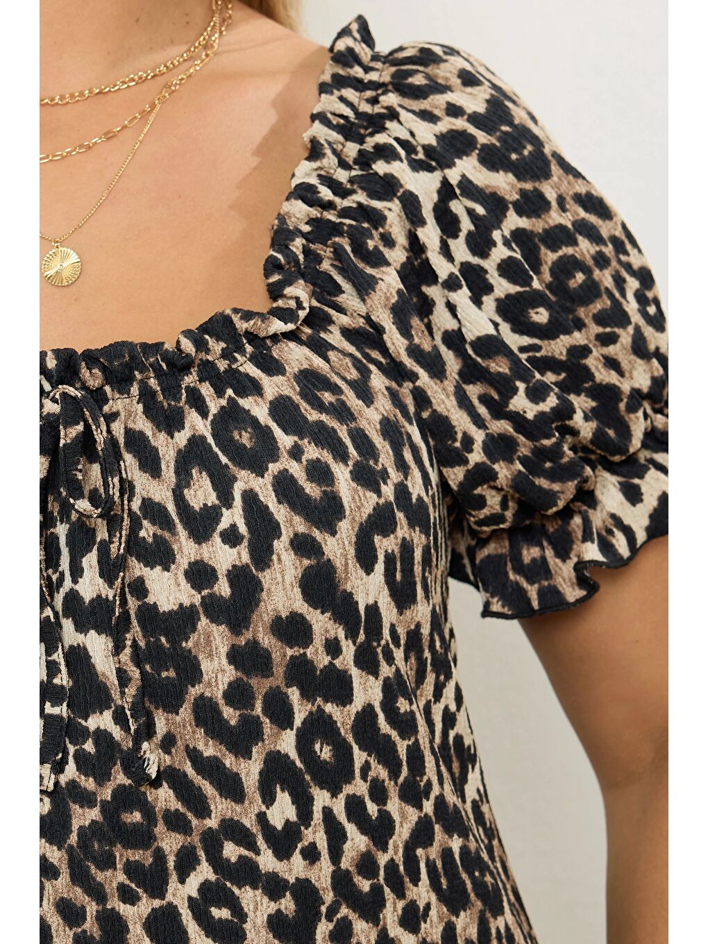 Kahverengi Büyük Beden Kısa Kollu Leopar Desenli Yakası Büzgülü Maxi Elbise 270296-3