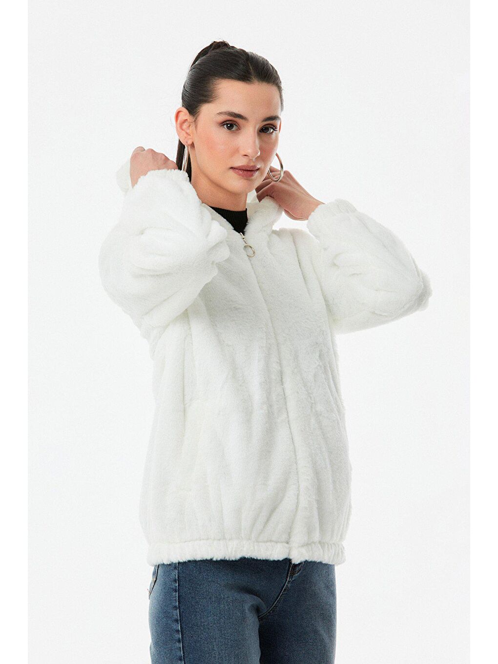 Beyaz Peluş Kapüşonlu Mont-3
