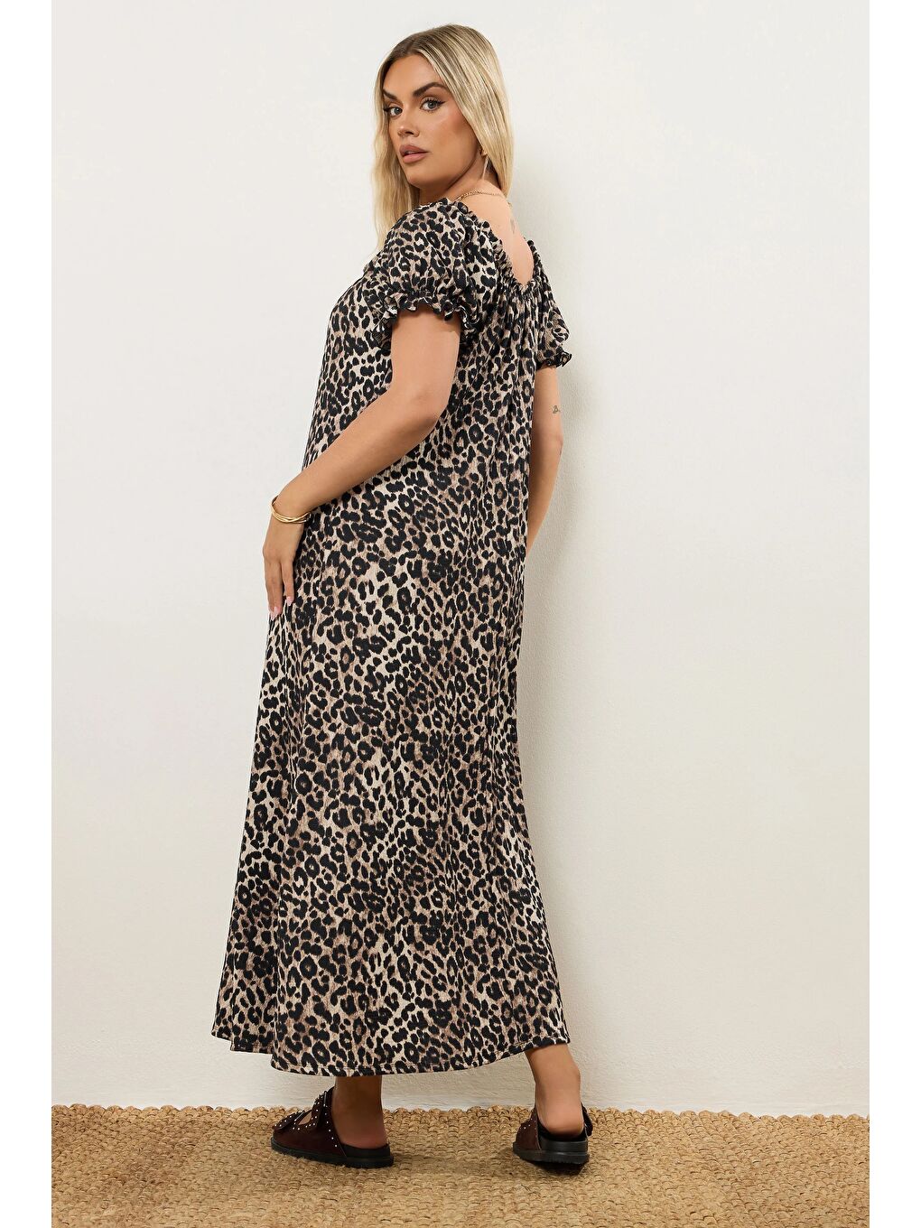 Kahverengi Büyük Beden Kısa Kollu Leopar Desenli Yakası Büzgülü Maxi Elbise 270296-4
