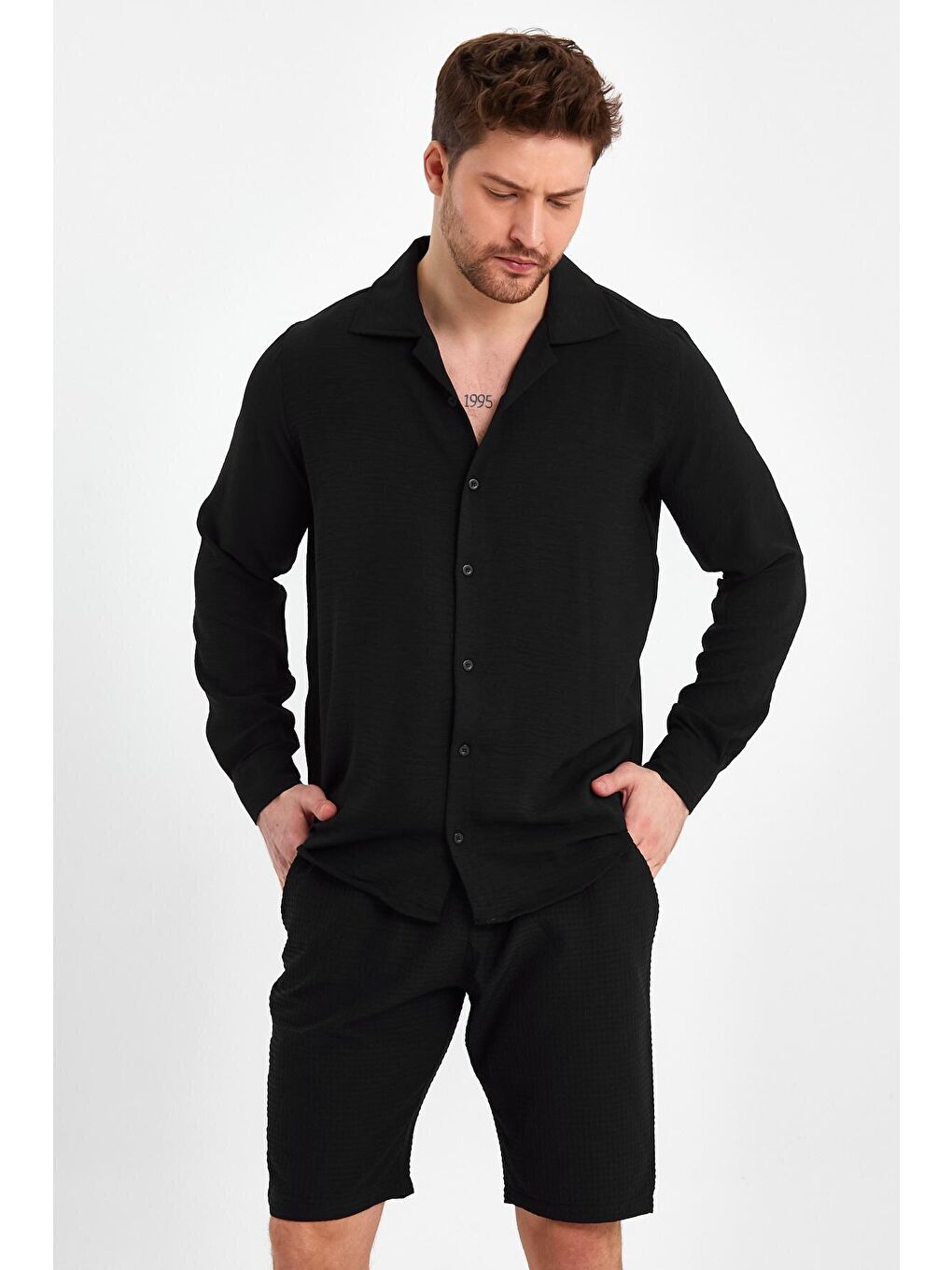 Siyah Regular Fit Apaş Yaka Keten Görünümlü Erkek Gömlek