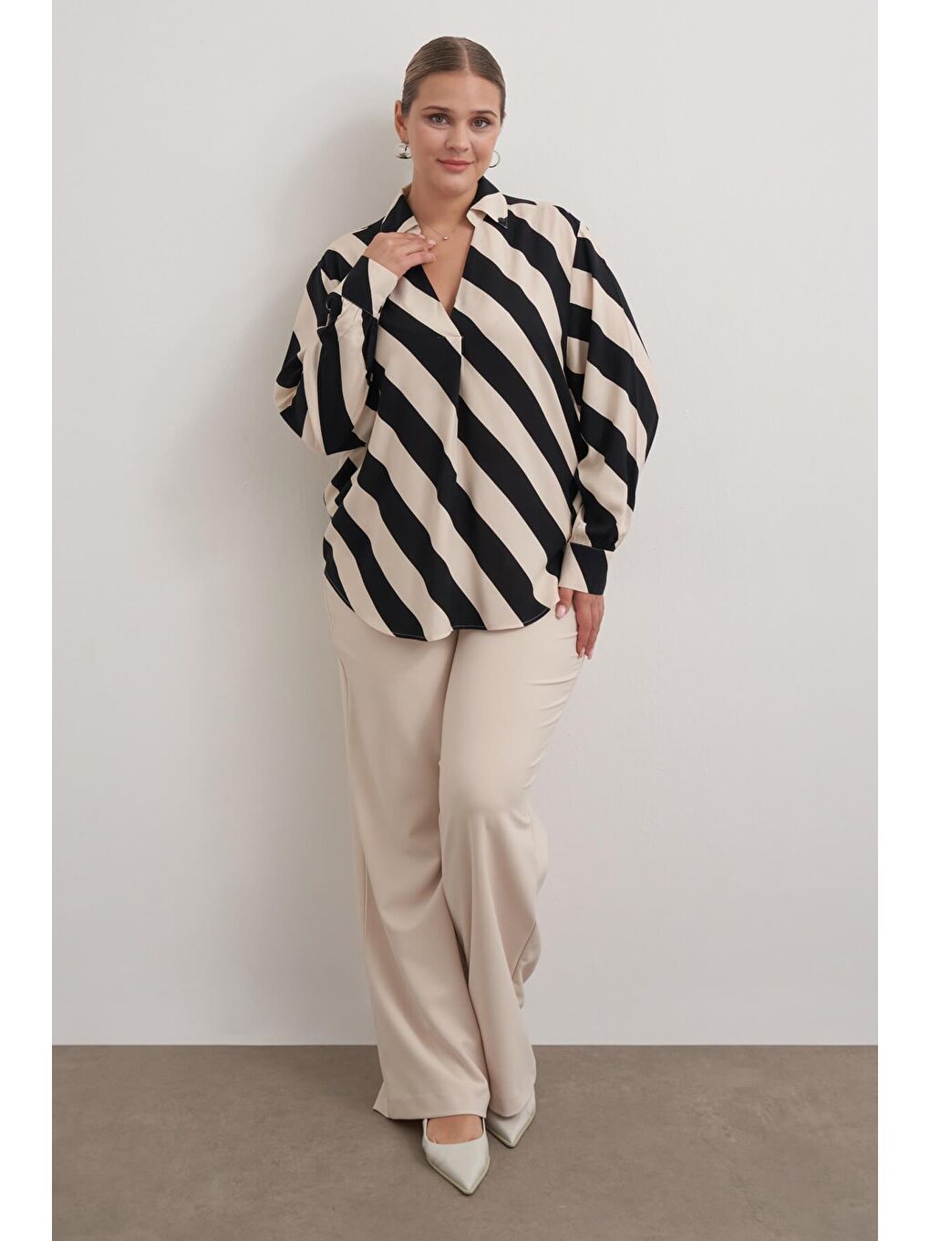 Siyah Dökümlü Çizgili Bluz-1