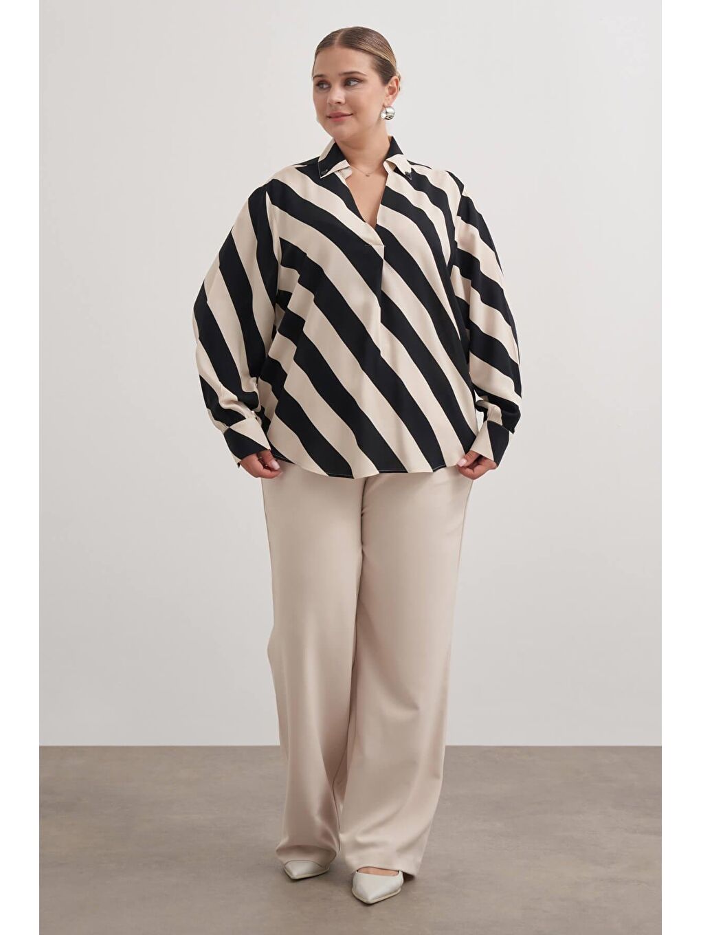 Siyah Dökümlü Çizgili Bluz-2