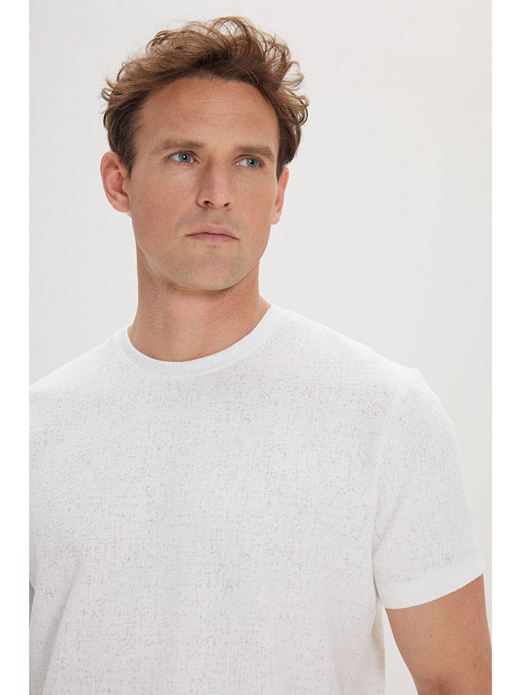 Erkek Ekru Dar Kesim Pamuklu Bisiklet Yaka Tişört-3