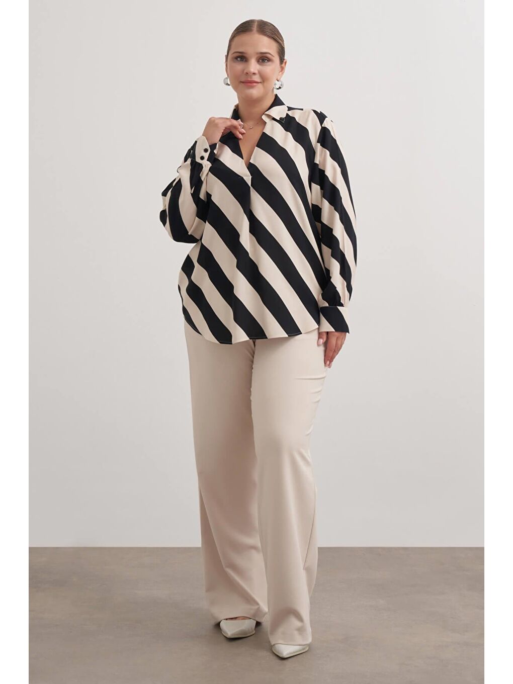 Siyah Dökümlü Çizgili Bluz-3