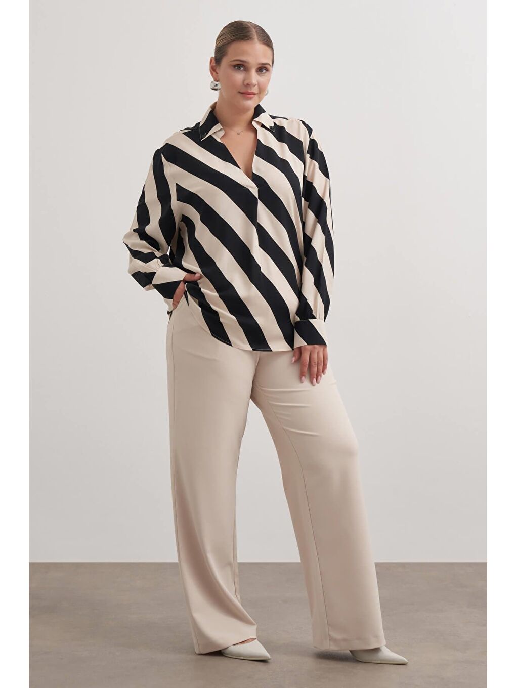 Siyah Dökümlü Çizgili Bluz-4