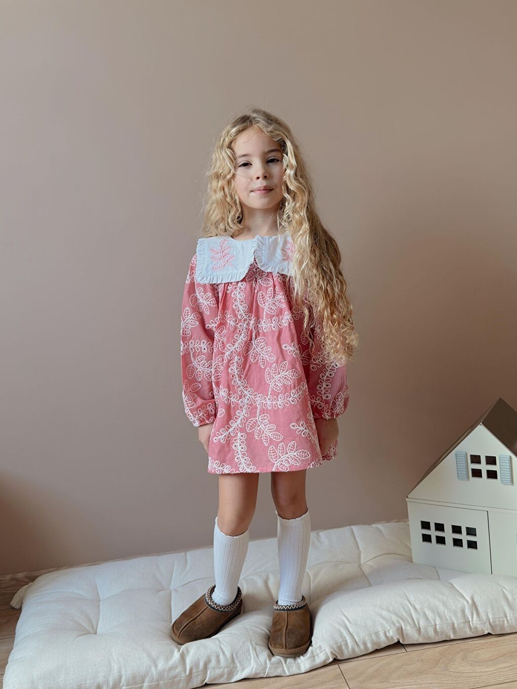 Pembe Kız Çocuk Yaka Nakışlı Astarlı Keten Elbise