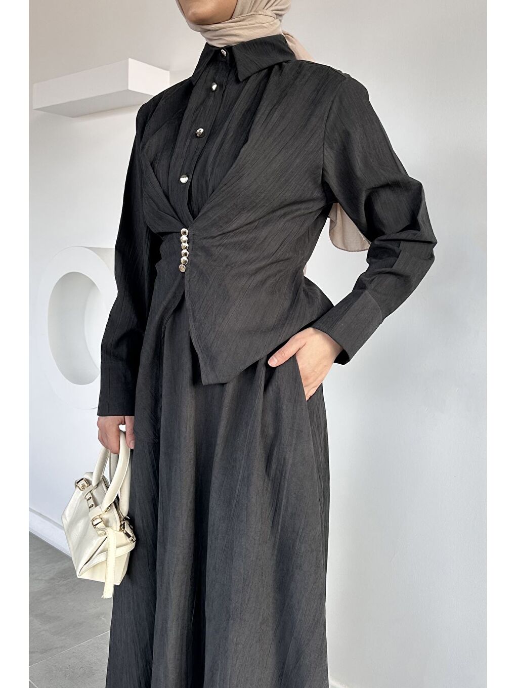 Siyah Gülseli Nubuk Kumaş Gömlek Etek Tesettür İkili Takım-6