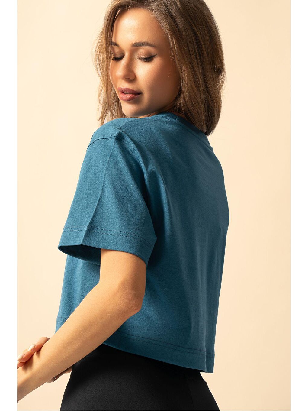 Kadın İndigo Oversize Bisiklet Yaka Crop Tişört-1