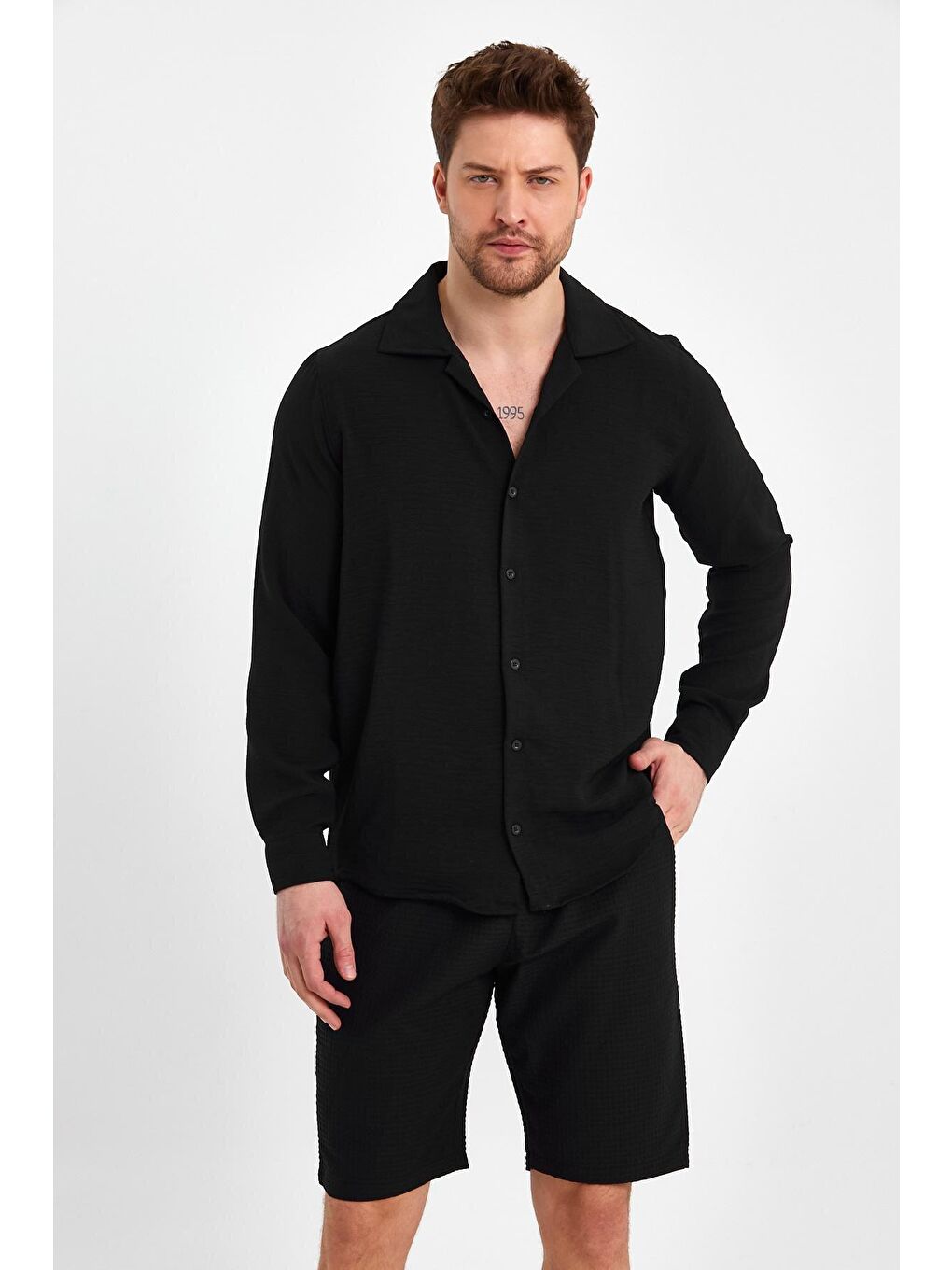 Siyah Regular Fit Apaş Yaka Keten Görünümlü Erkek Gömlek-1