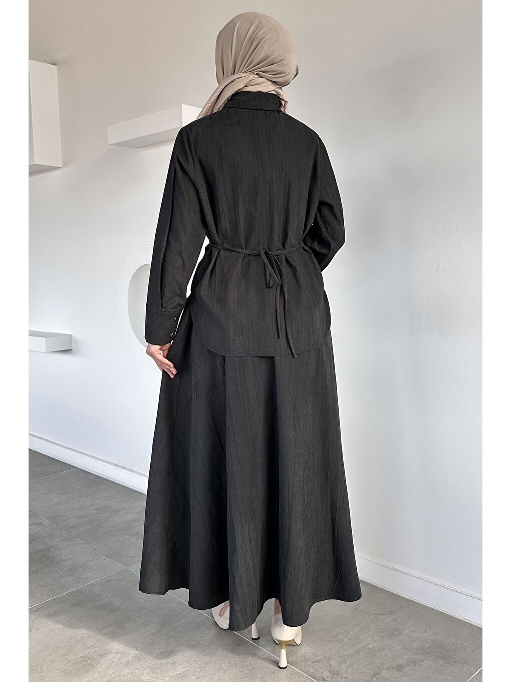 Siyah Gülseli Nubuk Kumaş Gömlek Etek Tesettür İkili Takım-9